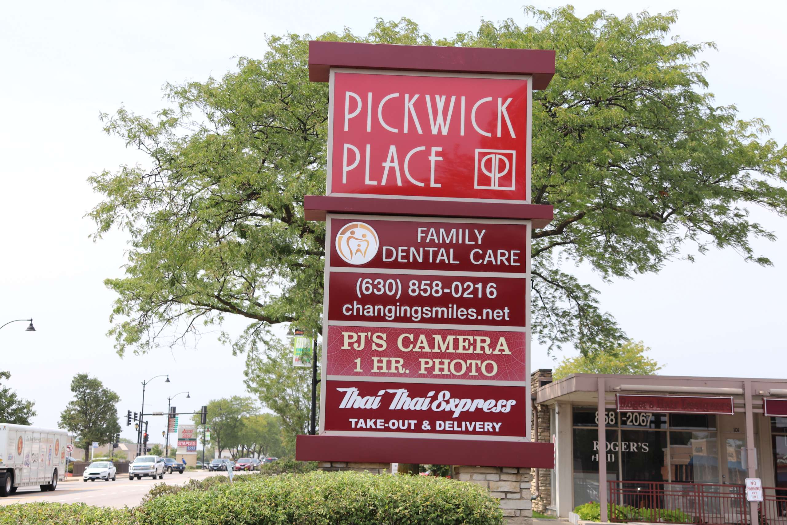 pickwick place sign